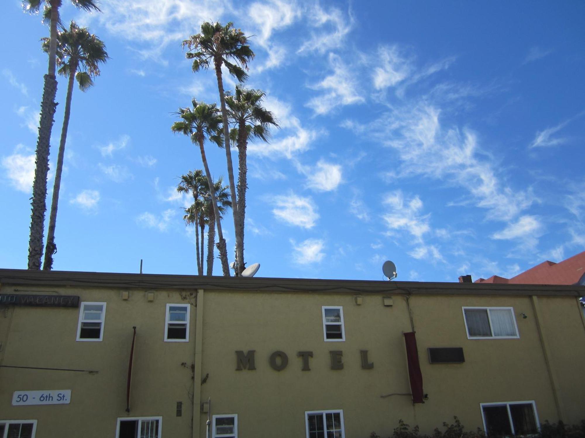 Hotel Civic Center / Merritt Bart 2*
