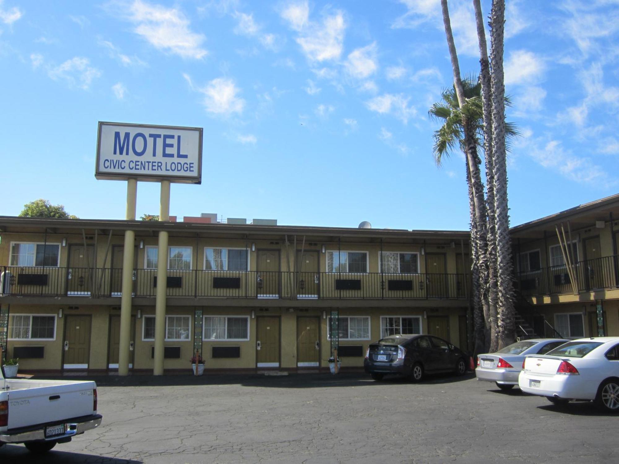Hotel Civic Center / Merritt Bart 2*