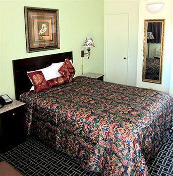 Civic Center / Merritt Bart Hotel 2*