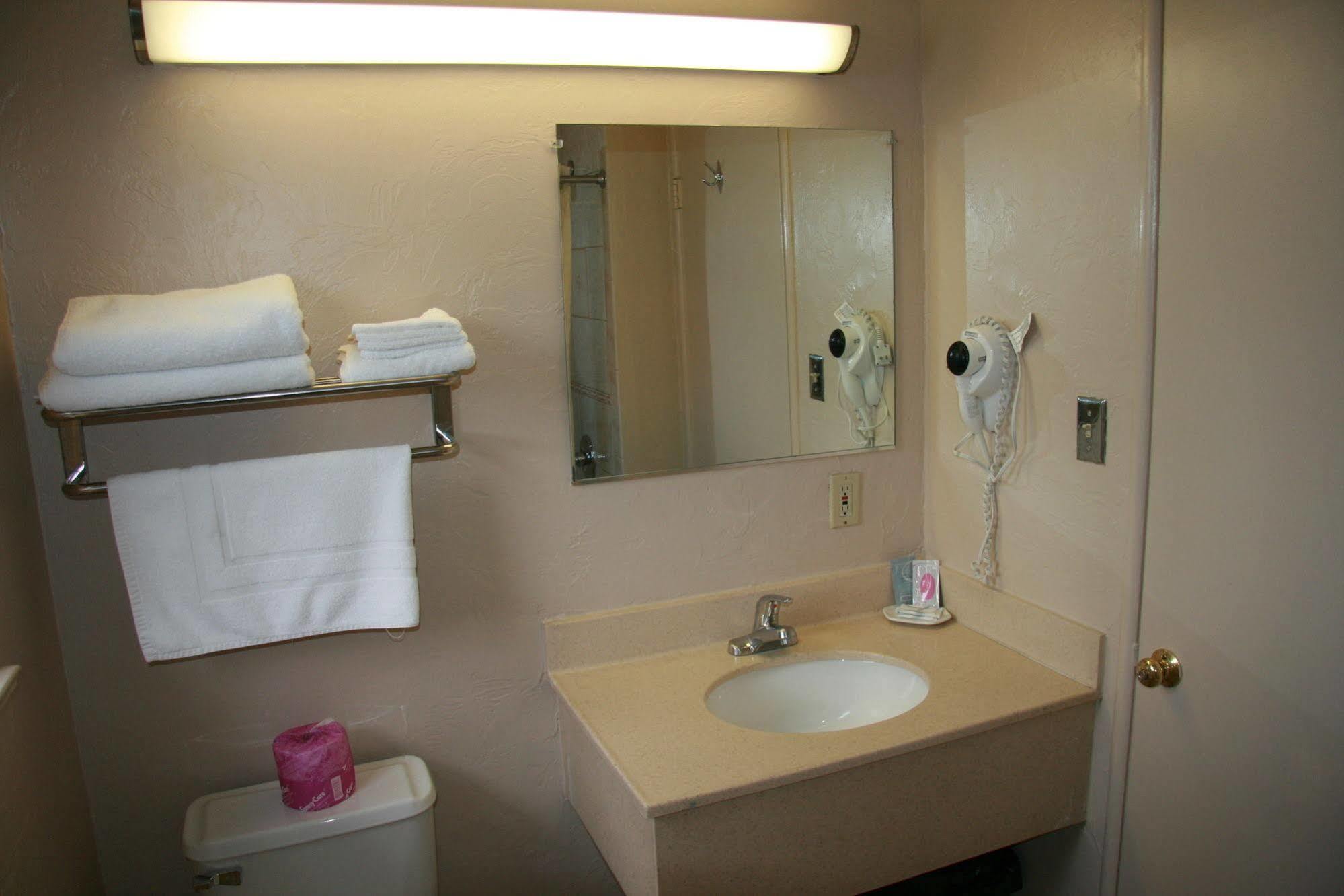 Civic Center / Merritt Bart Hotel