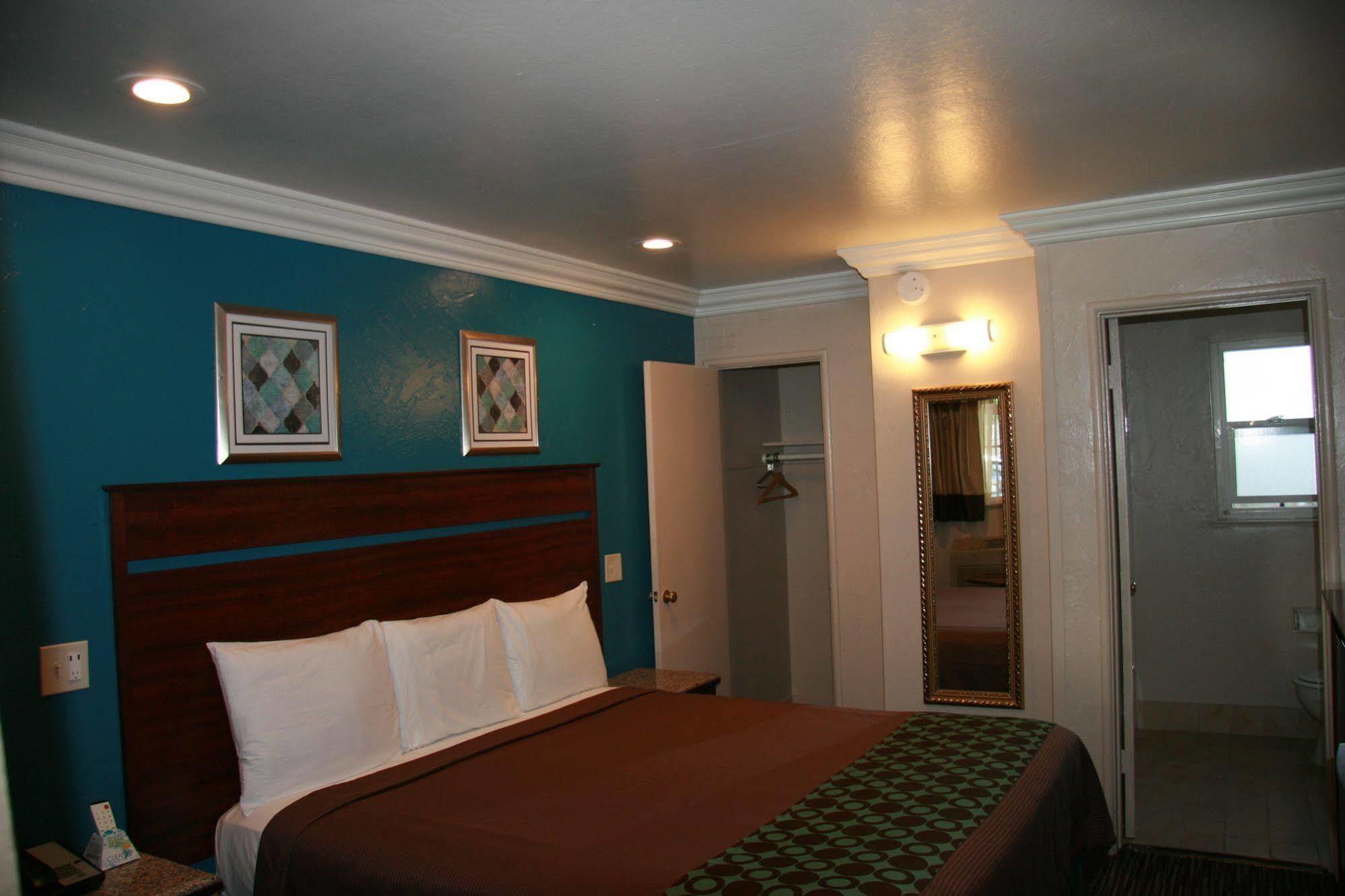 Hotel Civic Center / Merritt Bart 2*