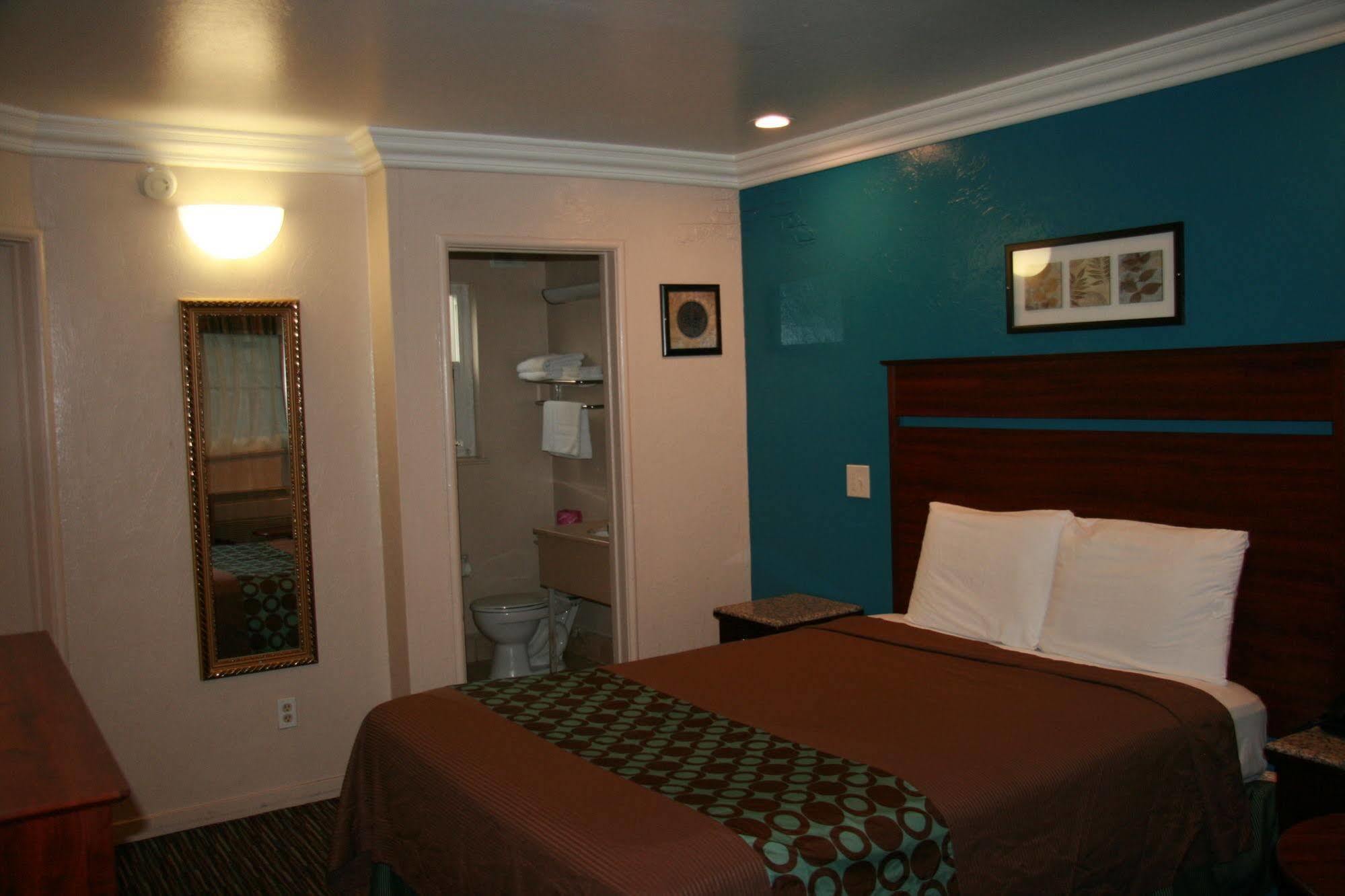 Hotel Civic Center / Merritt Bart 2*