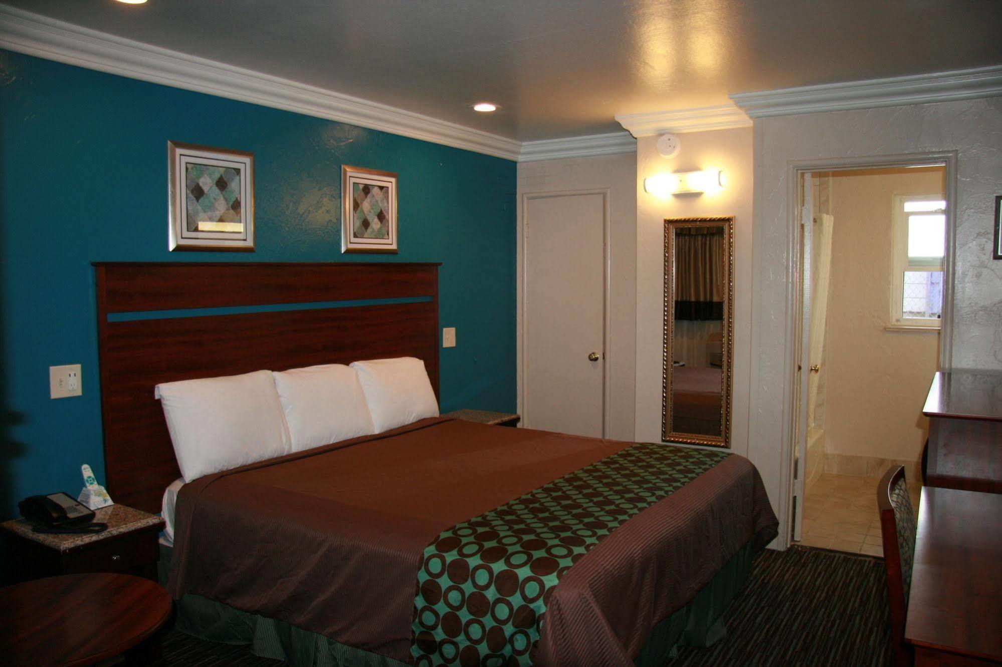 Civic Center / Merritt Bart Hotel Oakland
